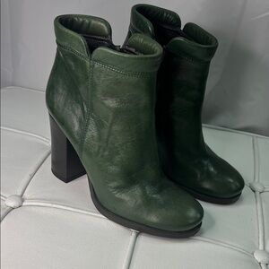 Elegant Green Leather Heeled Boots